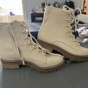 Brand new fashion hiking boots